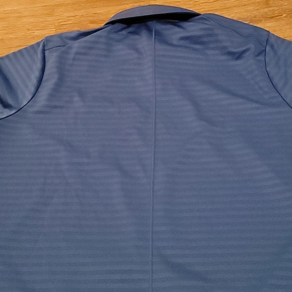 Men's Nike Dry Embossed Essential Regular-Fit Golf Polo - Picture 4 of 5